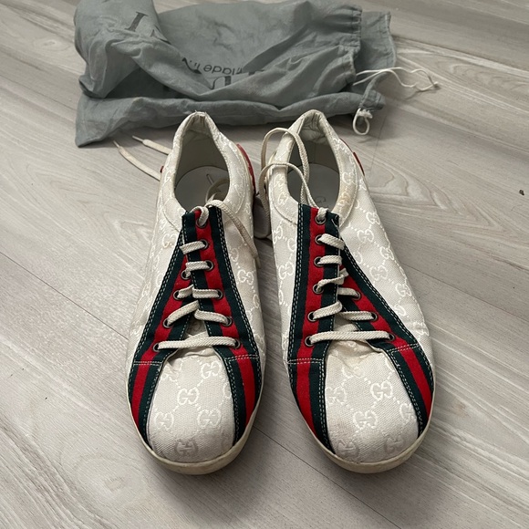 Vintage men’s Gucci sneaker. Size 9.5 - Picture 2 of 5
